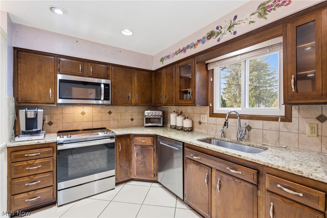1884 Brainard Road Lyndhurst, OH 44124 - Photo 10 of 38