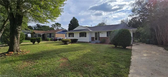 $285,000 | 1746 Stoneybrook Drive, High Point, NC 27265