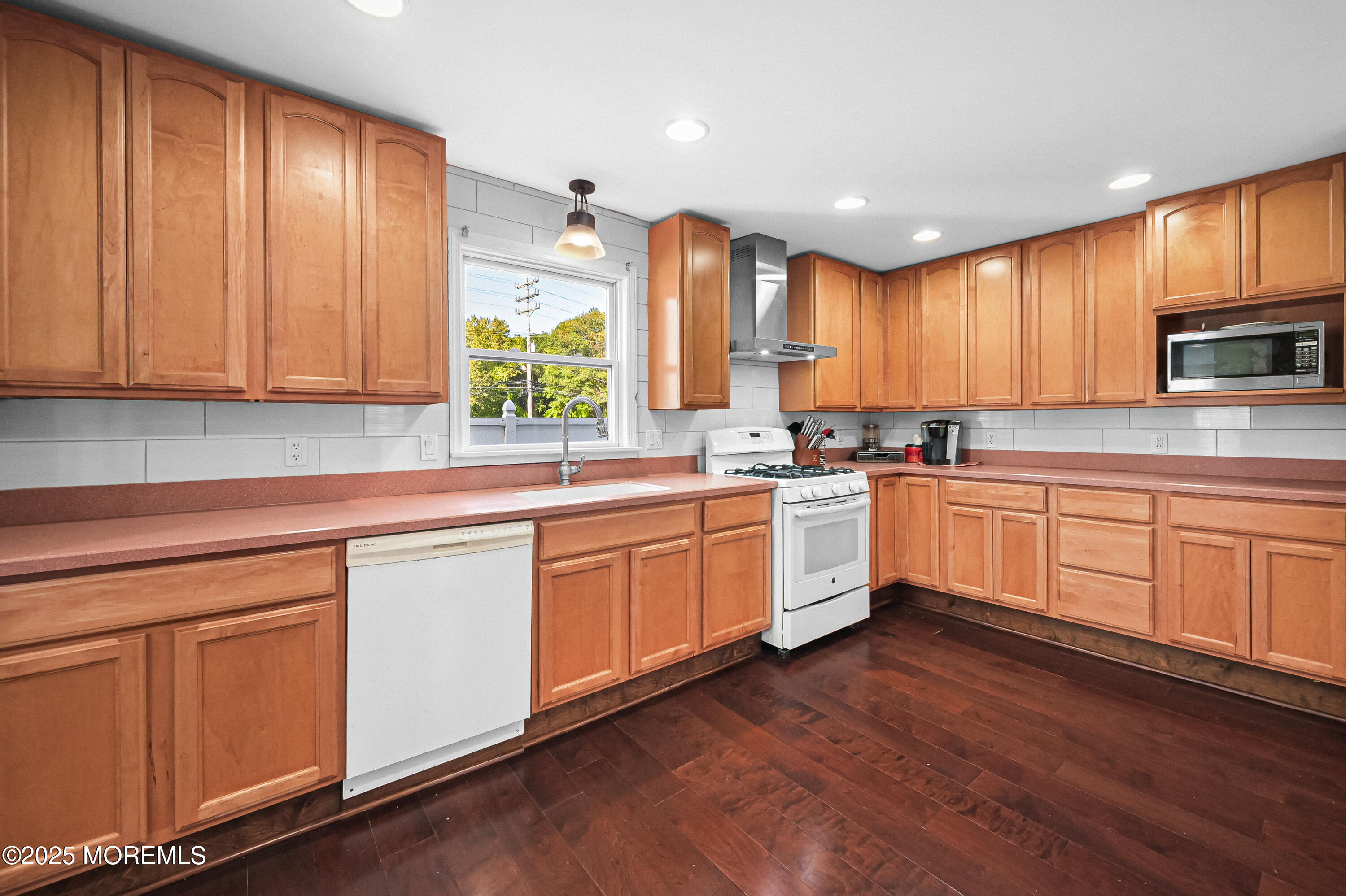 557 Lloyd Road, Unit B Hazlet, NJ 07730 - Photo 9 of 36 557B_lloyd_road_012