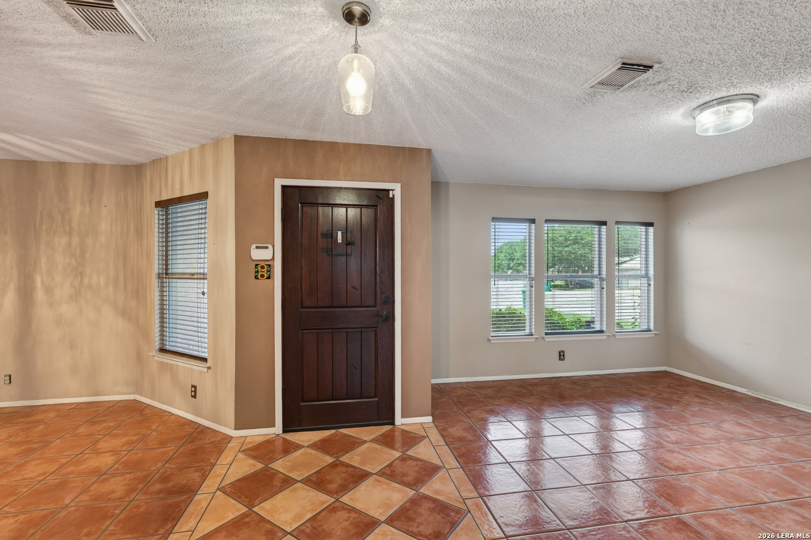 8014 Swindow Circle Converse, TX 78109 - Photo 7 of 32