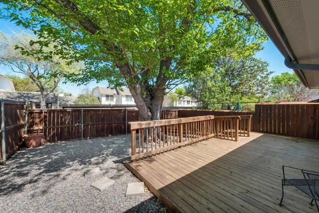 a view of a house with backyard and a tree