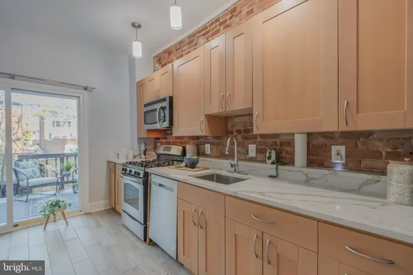 $1,460,000 | 239 8th Street Northeast, Washington, DC 20002