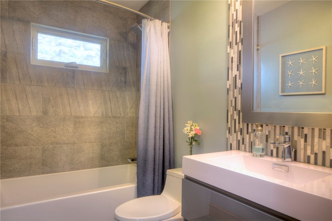 78 Point Road Portsmouth, RI 02871 - Photo 29 of 43 Full bath on main level
