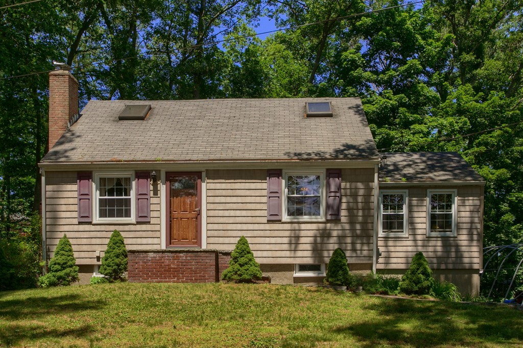 21 Condor Road Reading, MA 01867 - Photo 1 of 28 Gallery Image 1