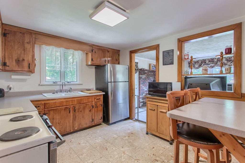 21 Condor Road Reading, MA 01867 - Photo 11 of 28 Gallery Image 11