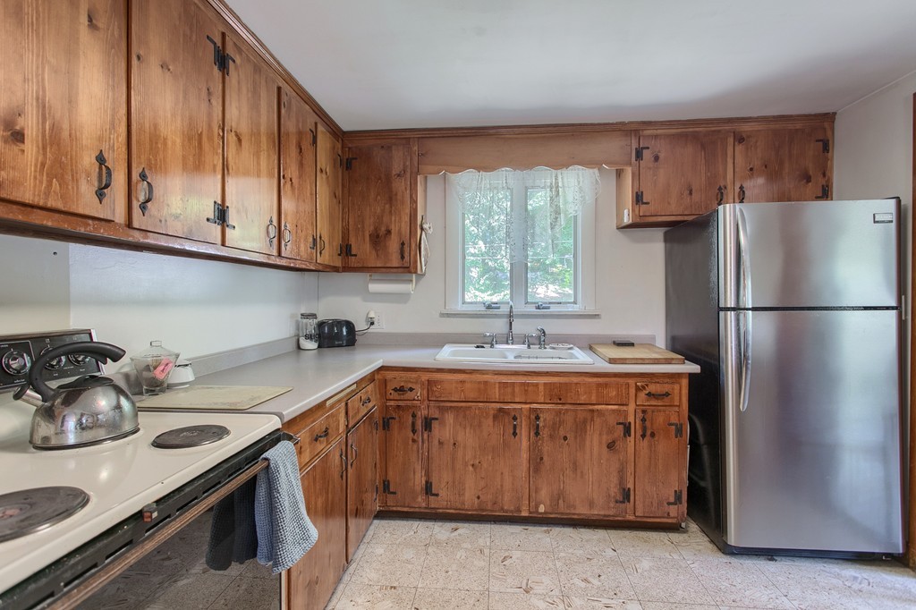 21 Condor Road Reading, MA 01867 - Photo 13 of 28 Gallery Image 13