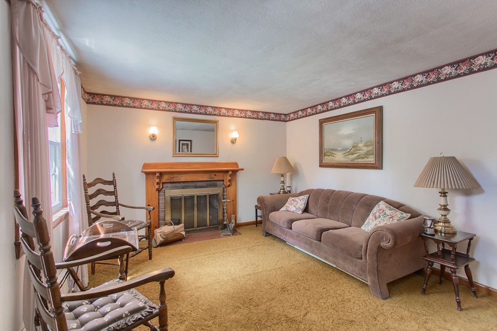 21 Condor Road Reading, MA 01867 - Photo 3 of 28 Gallery Image 3