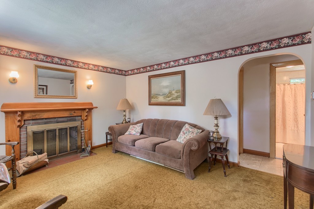 21 Condor Road Reading, MA 01867 - Photo 4 of 28 Gallery Image 4