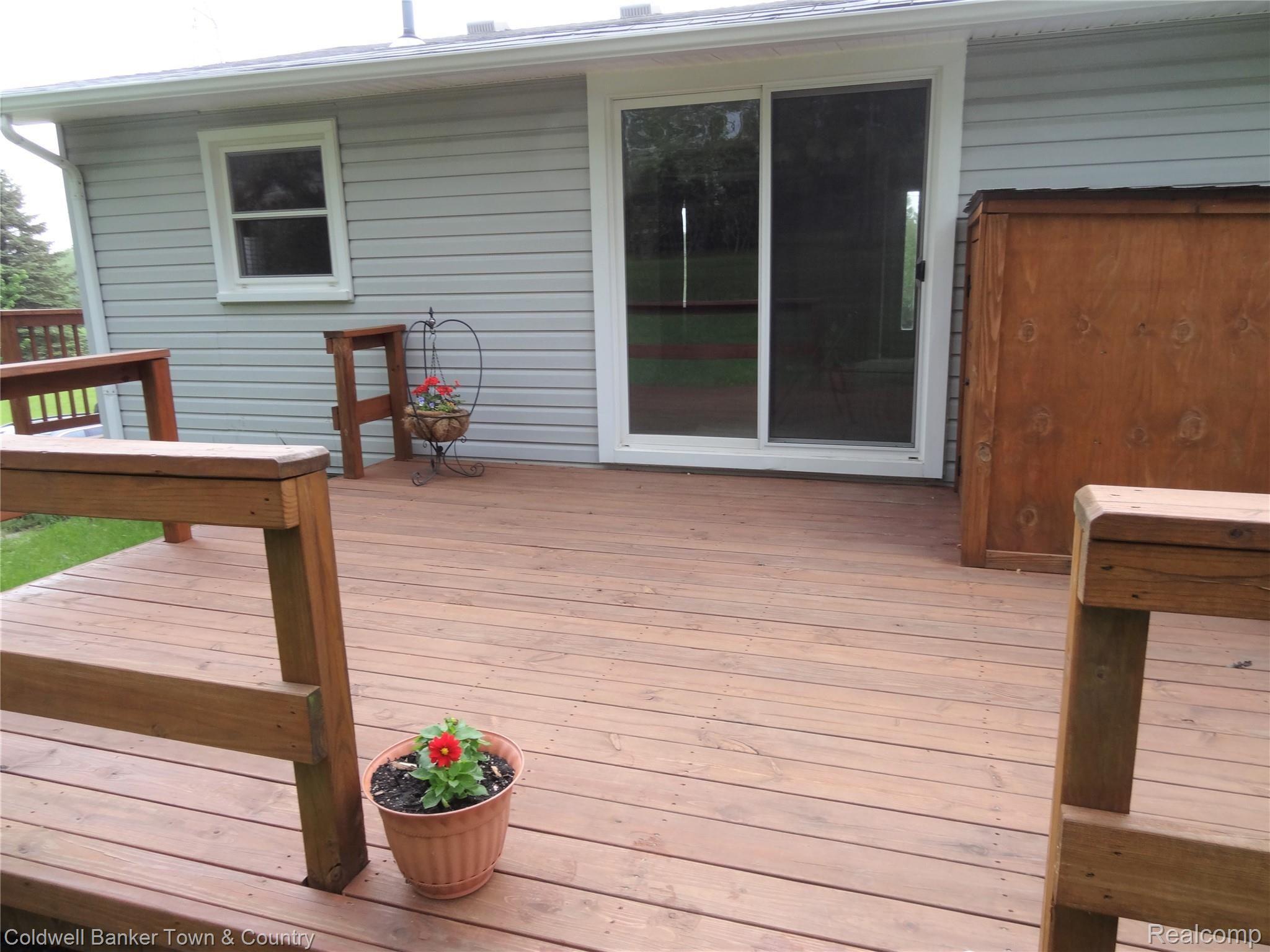4651 Maybee Road Clarkston, MI 48348 - Photo 36 of 45 Spacious deck off the dining area!