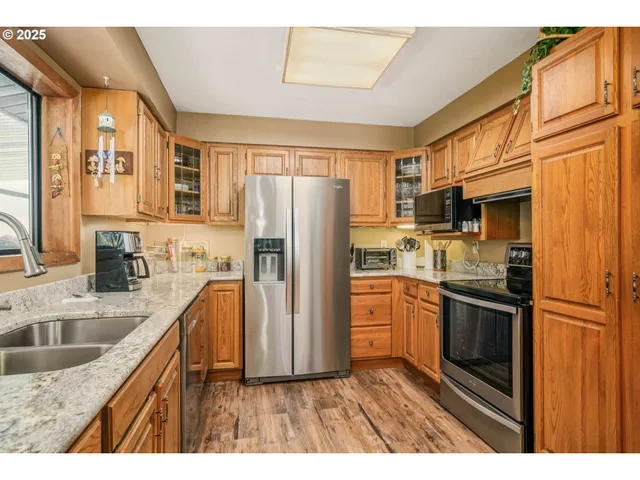 $750,000 | 11046 Win Stanley Drive Southeast, Lyons, OR 97358