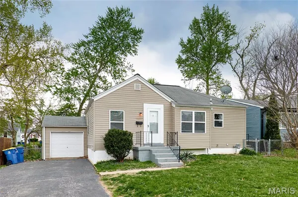$1,200 | 10214 St Anthony, St. Ann, MO 63074