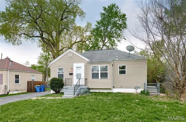 $1,200 | 10214 St Anthony, St. Ann, MO 63074