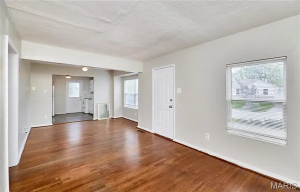 $1,200 | 10214 St Anthony, St. Ann, MO 63074