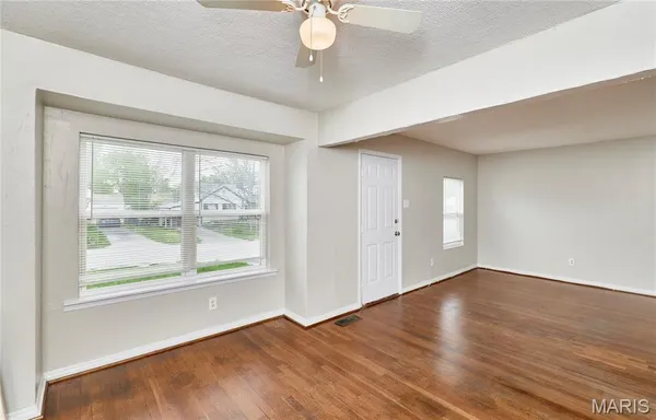 $1,200 | 10214 St Anthony, St. Ann, MO 63074