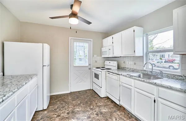 $1,200 | 10214 St Anthony, St. Ann, MO 63074