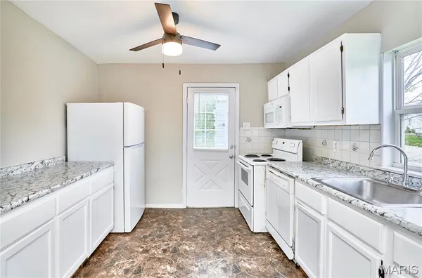 $1,200 | 10214 St Anthony, St. Ann, MO 63074