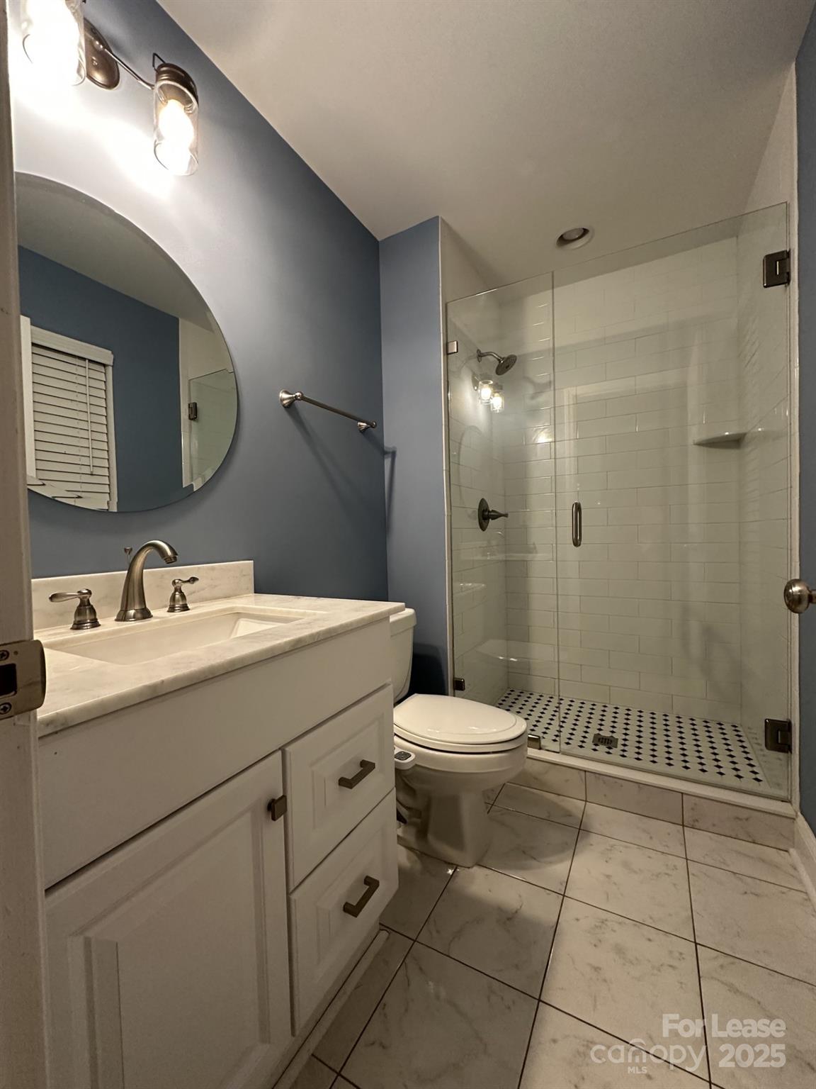11112 5 Cedars Road Charlotte, NC 28226 - Photo 2 of 25 a bathroom with a toilet sink and mirror