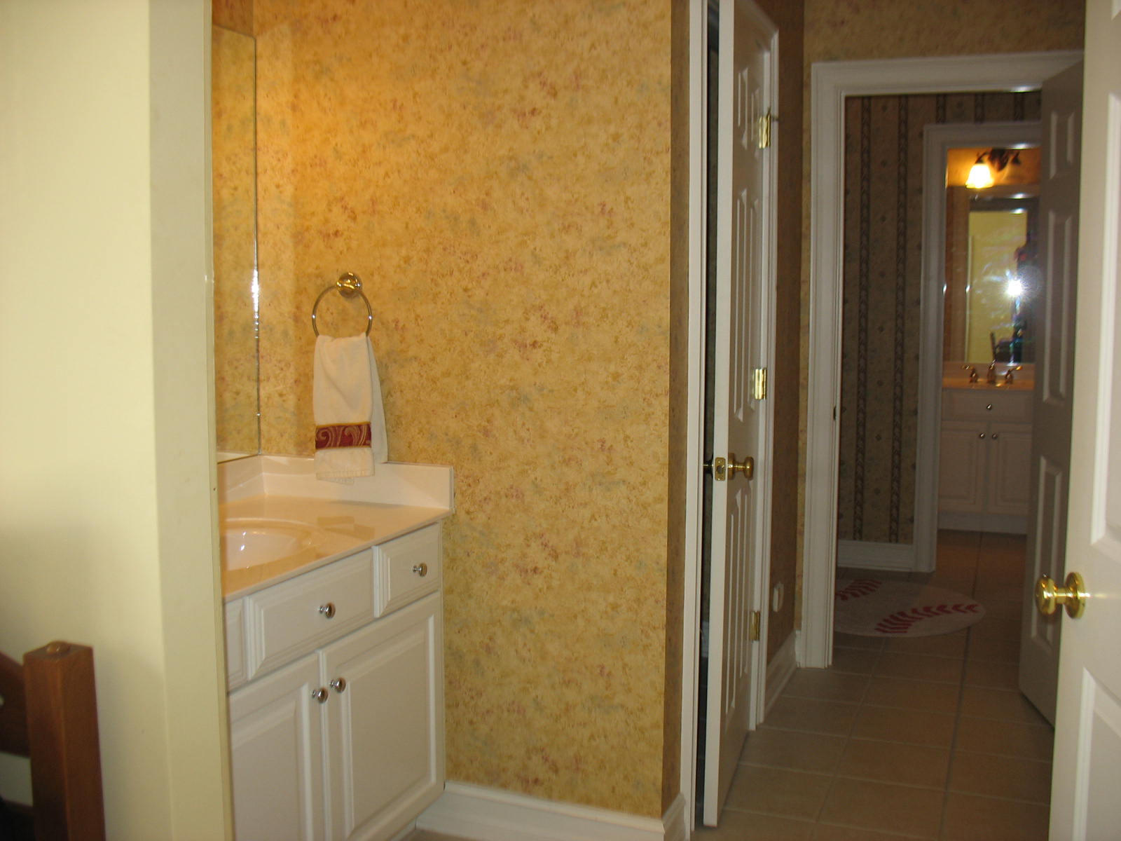 35 Rockingham Road Oak Ridge, TN 37830 - Photo 19 of 35 Jack n Jill Bathroom up