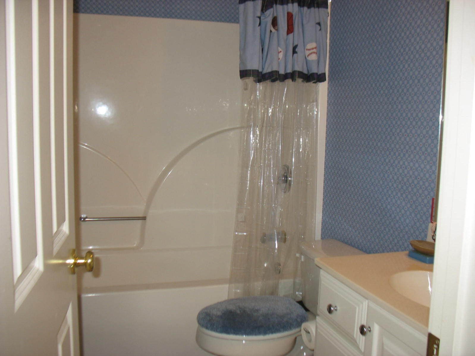 35 Rockingham Road Oak Ridge, TN 37830 - Photo 22 of 35 Hall Bathroom up