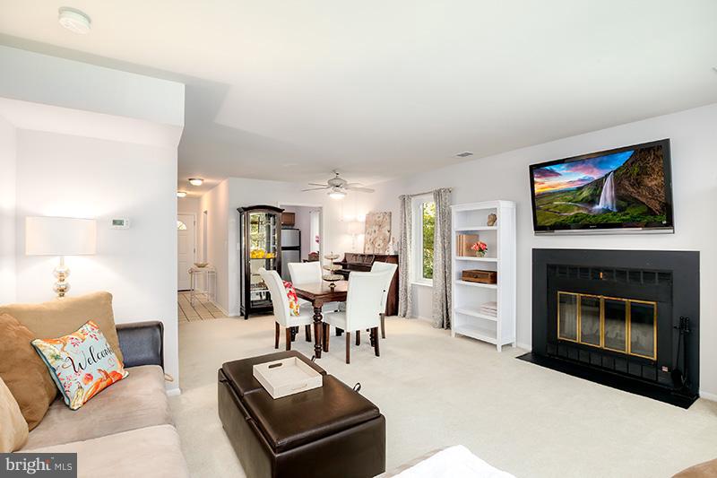 11166 Boathouse Court, Unit 70 Reston, VA 20191 - Photo 13 of 30 Living Room