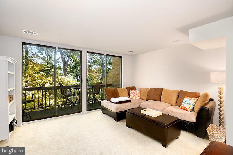 11166 Boathouse Court, Unit 70 Reston, VA 20191 - Photo 14 of 30 Living Room