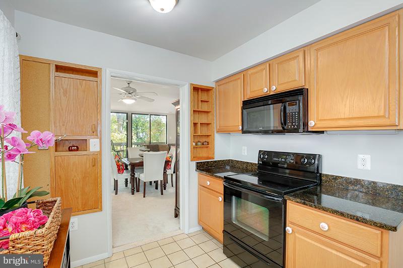 11166 Boathouse Court, Unit 70 Reston, VA 20191 - Photo 3 of 30 Kitchen