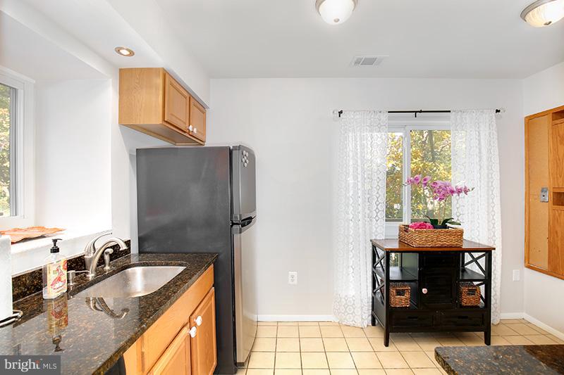 11166 Boathouse Court, Unit 70 Reston, VA 20191 - Photo 4 of 30 Kitchen