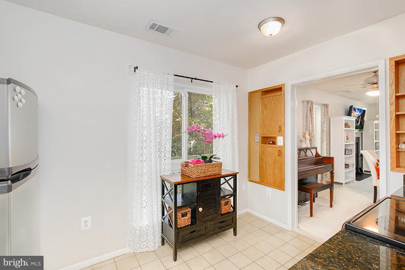11166 Boathouse Court, Unit 70 Reston, VA 20191 - Photo 7 of 30 Kitchen