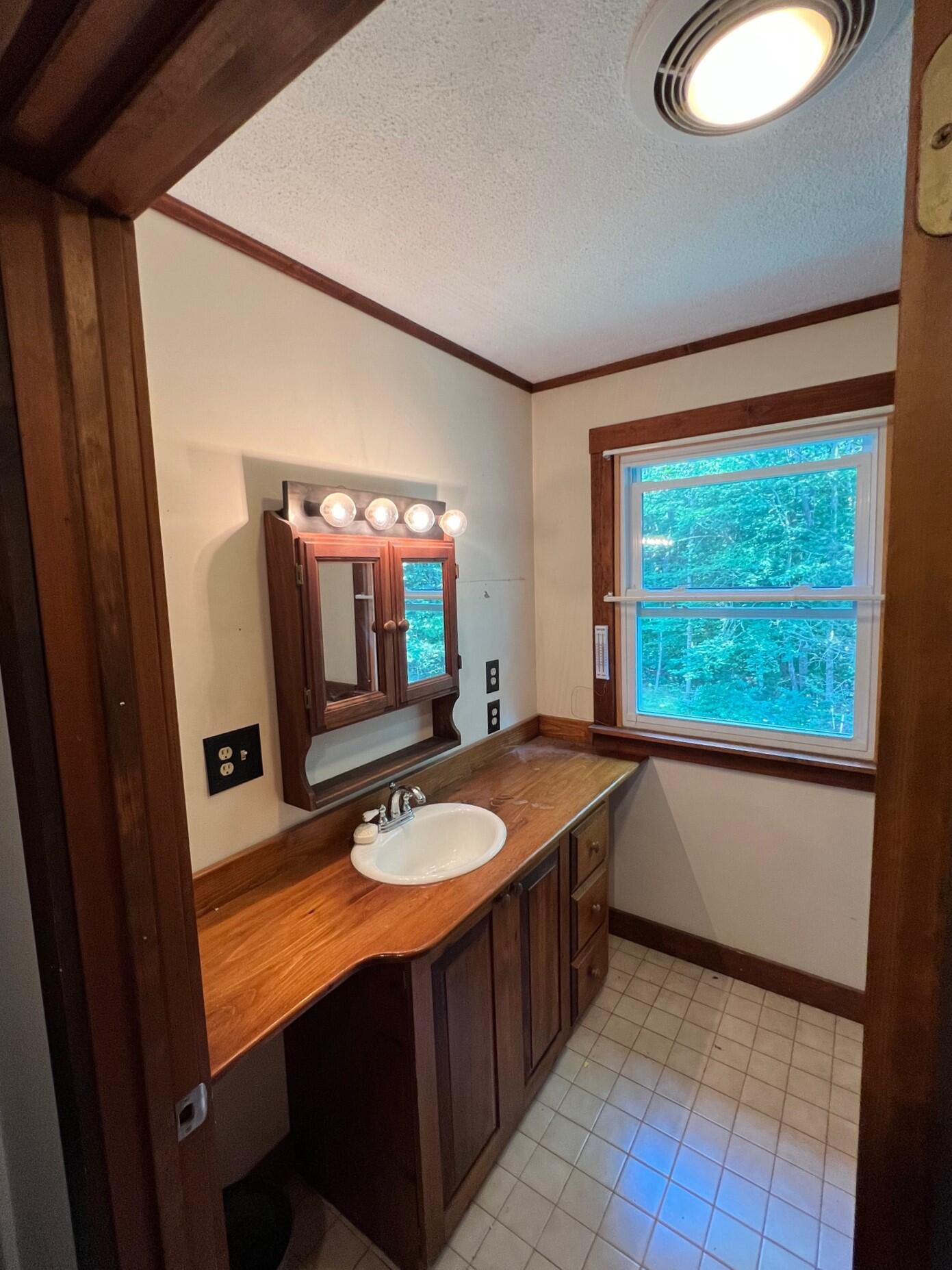30 County Road Cape Neddick, ME 03902 - Photo 25 of 39 upstairs bathroom
