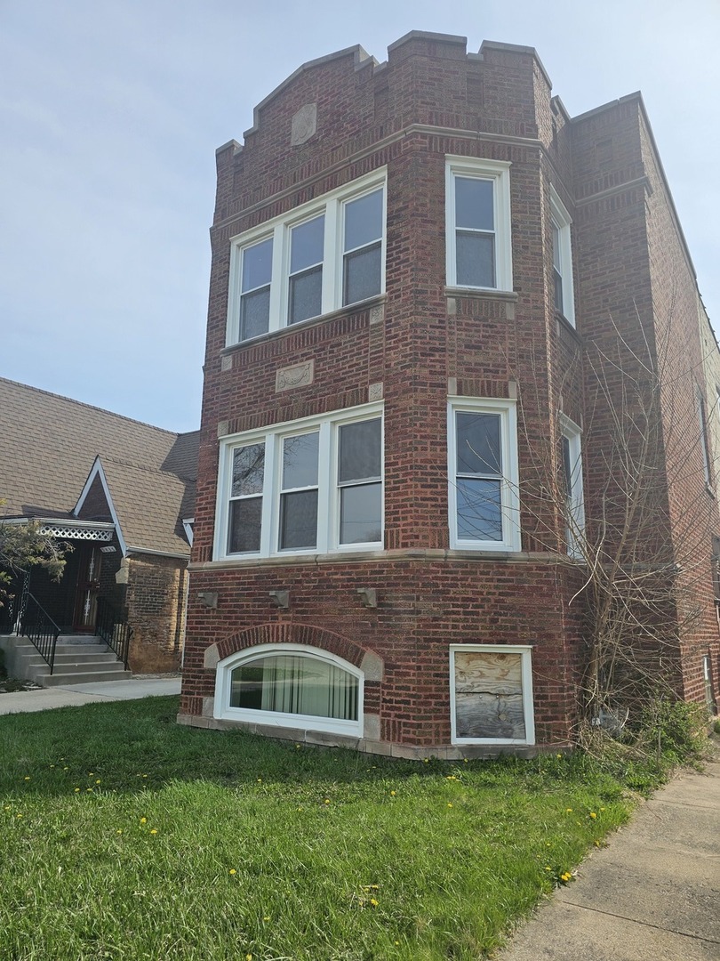 9439 South Racine Avenue Chicago, IL 60620 - Photo 3 of 11 a brick building with a yard in front of it