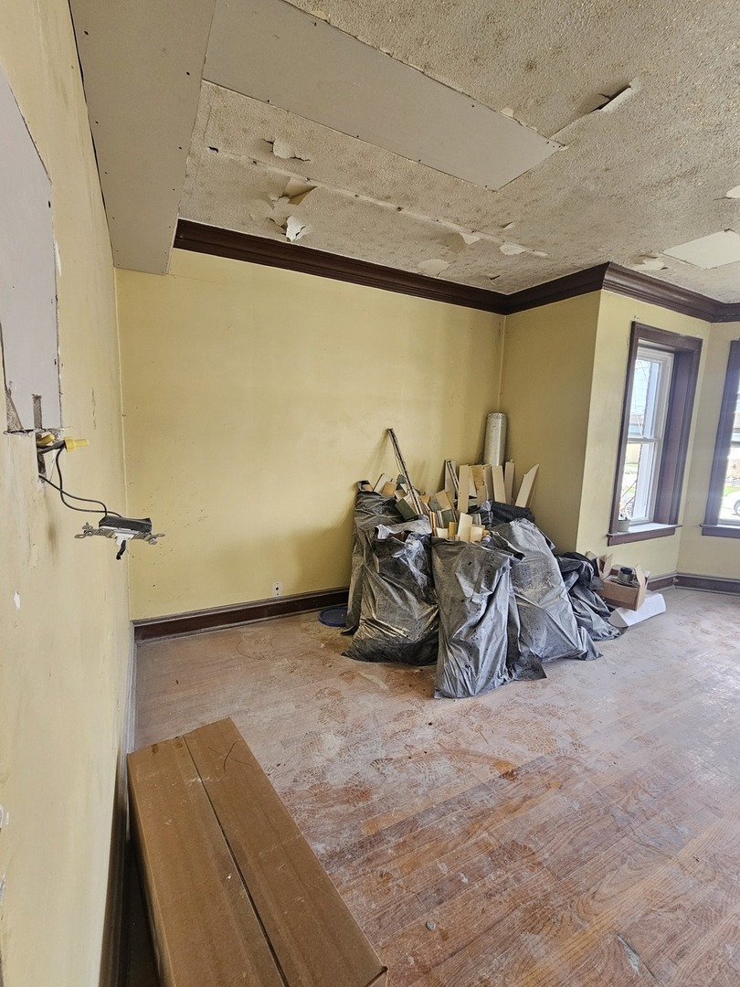 9439 South Racine Avenue Chicago, IL 60620 - Photo 8 of 11 a bed room with two twin beds