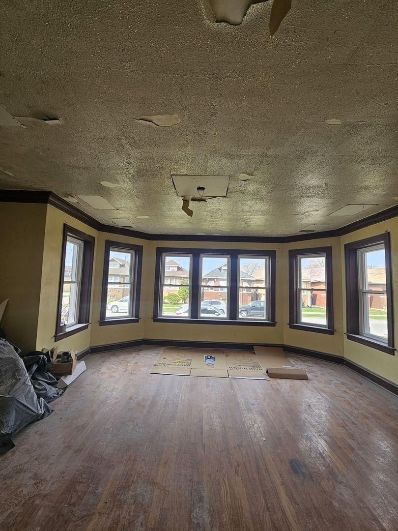 9439 South Racine Avenue Chicago, IL 60620 - Photo 9 of 11 a view of a livingroom with a hard wood floor