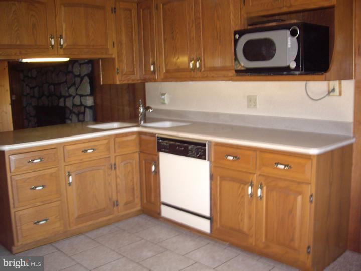 254 Beacon Light Road Coatesville, PA 19320 - Photo 14 of 25 Kitchen