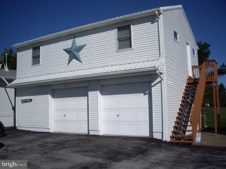 254 Beacon Light Road Coatesville, PA 19320 - Photo 4 of 25 Garage