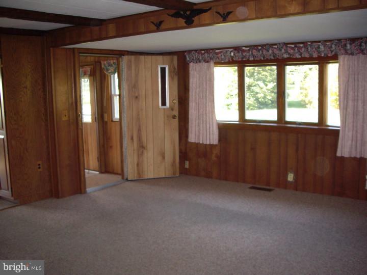 254 Beacon Light Road Coatesville, PA 19320 - Photo 9 of 25 Living Room