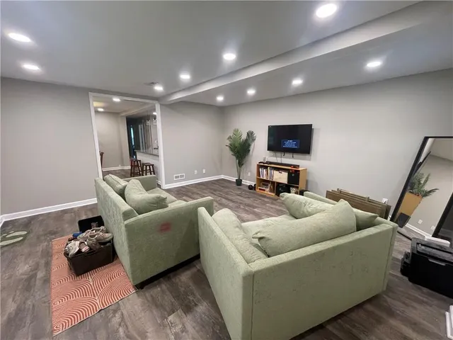 $274,900 | 202 20th Avenue South, Greenwood, MO 64034