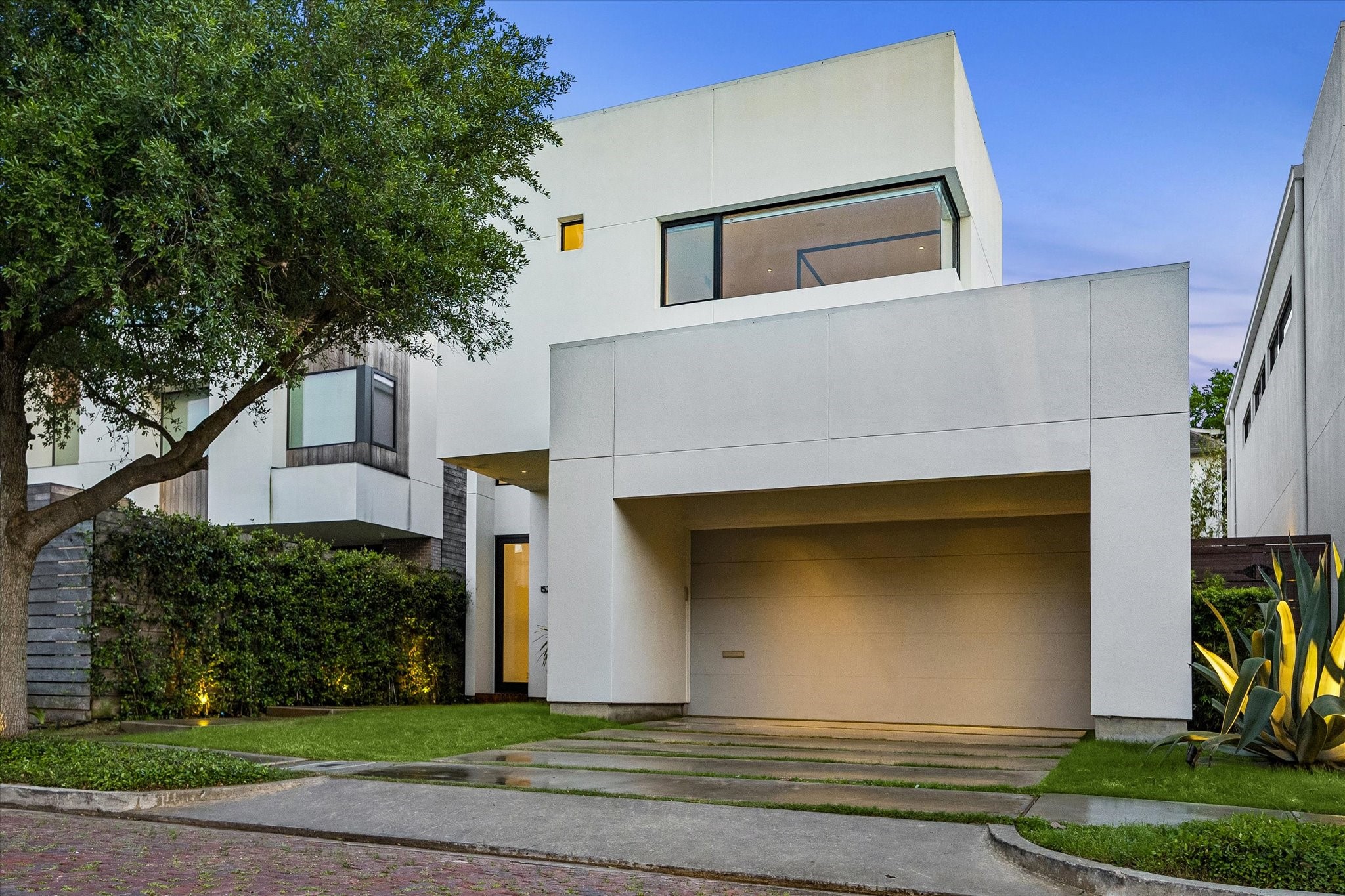 1527 Indiana Street Houston, TX 77006 - Photo 27 of 30 A beautiful simple, minimalist exterior that leads into a world of magical architectural detailing.