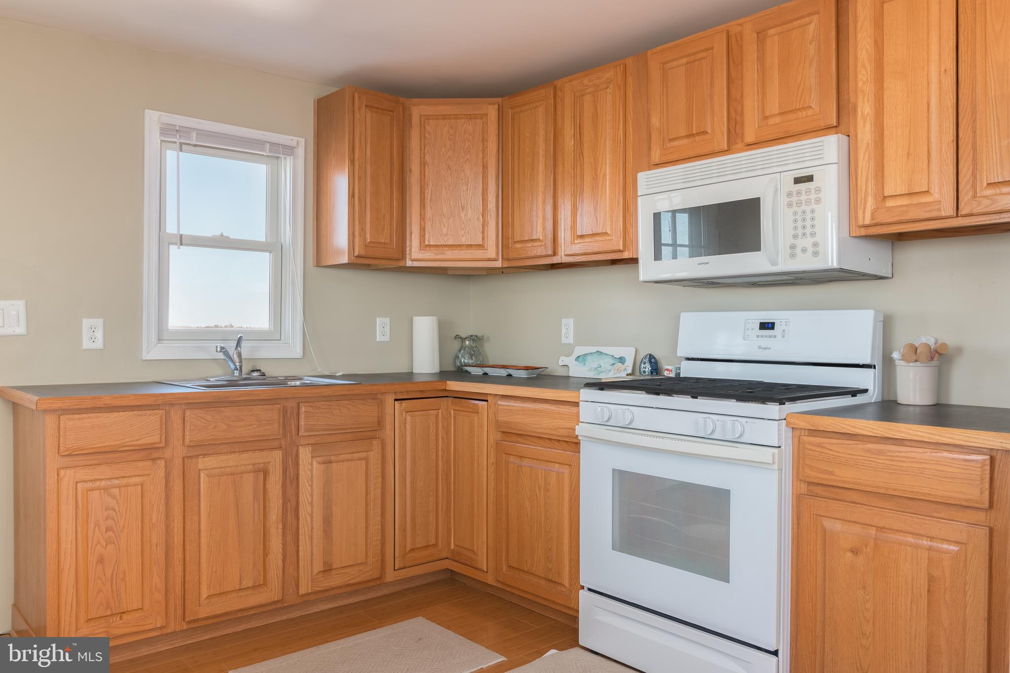 311 Cove Road Newport, NJ 08345 - Photo 13 of 37 2nd Floor Kitchen