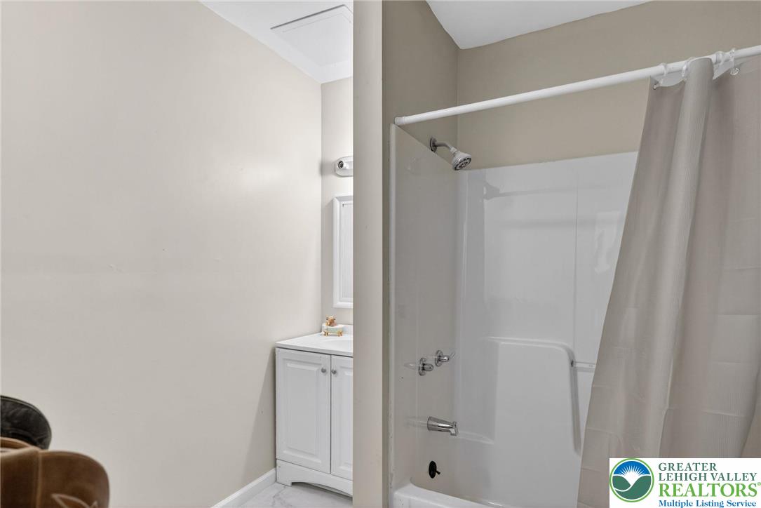 3084 Pleasant View Drive Gilbert, PA 18331 - Photo 15 of 24