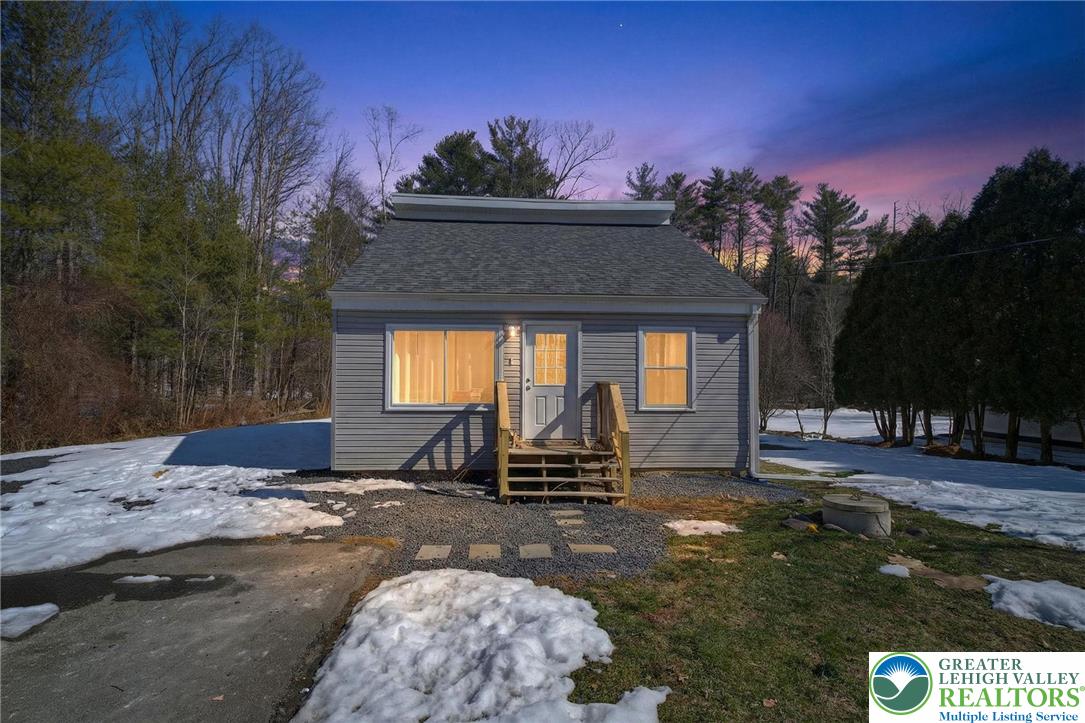 3084 Pleasant View Drive Gilbert, PA 18331 - Photo 2 of 24