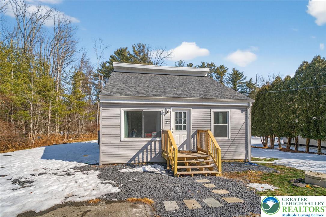 3084 Pleasant View Drive Gilbert, PA 18331 - Photo 3 of 24