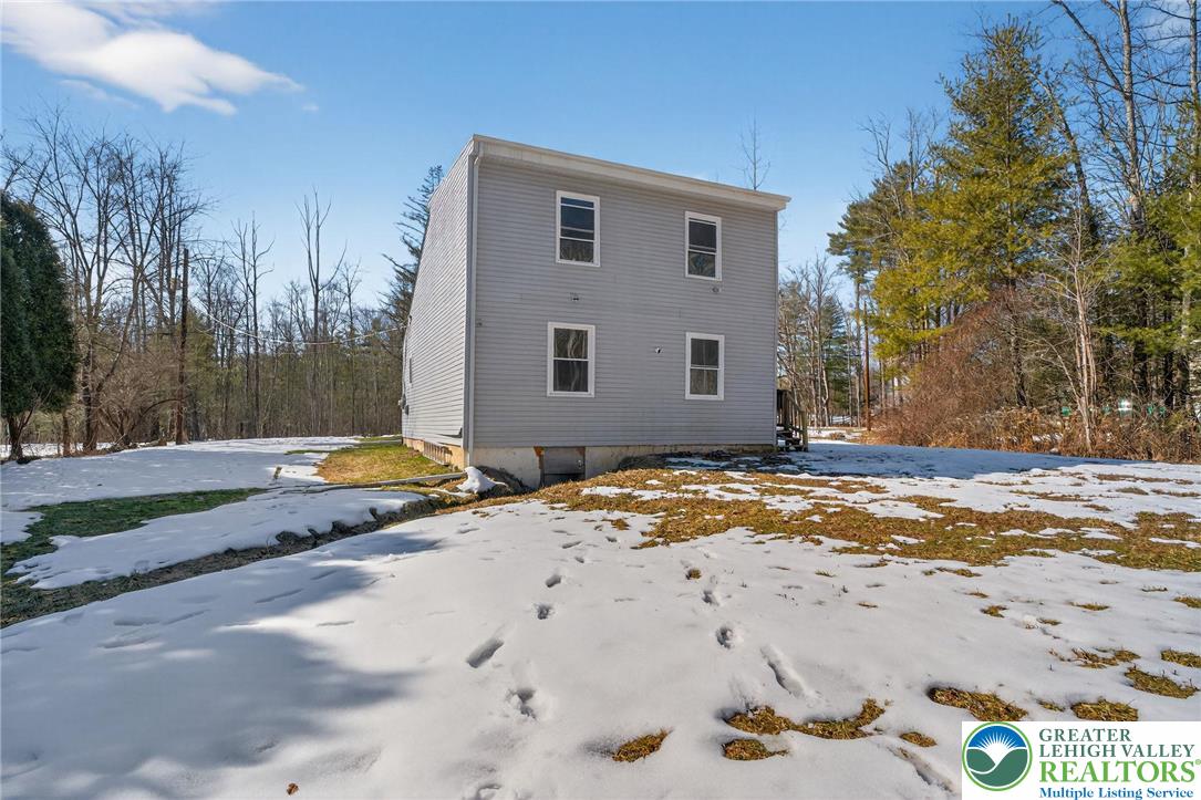 3084 Pleasant View Drive Gilbert, PA 18331 - Photo 5 of 24