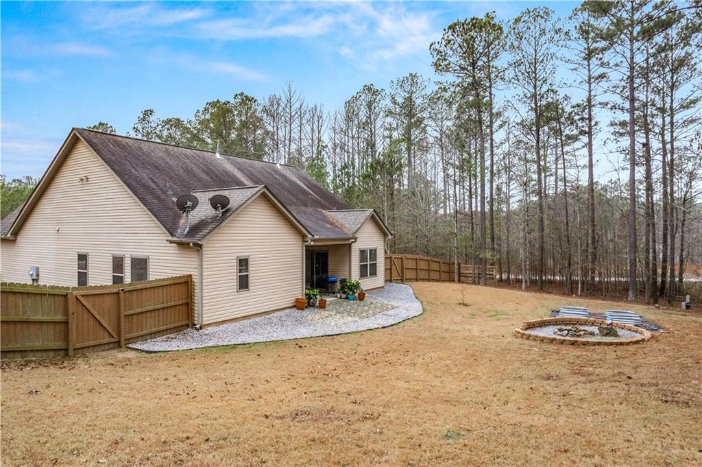 21 Sunny Point Newnan, GA 30263 - Photo 27 of 33 a view of a house with backyard and trees