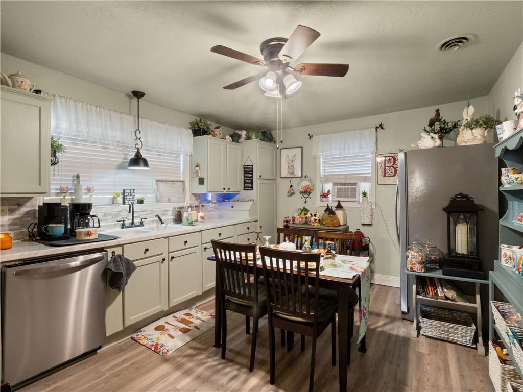 320 North Frazier Street Dequincy, LA 70633 - Photo 2 of 20