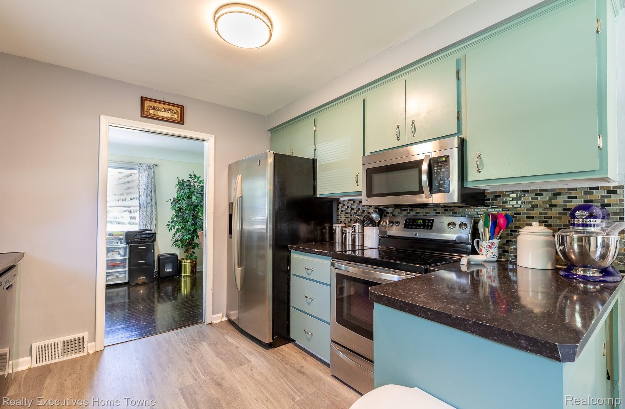 22365 Berg Road Southfield, MI 48033 - Photo 15 of 34 22365 Berg-45.jpg