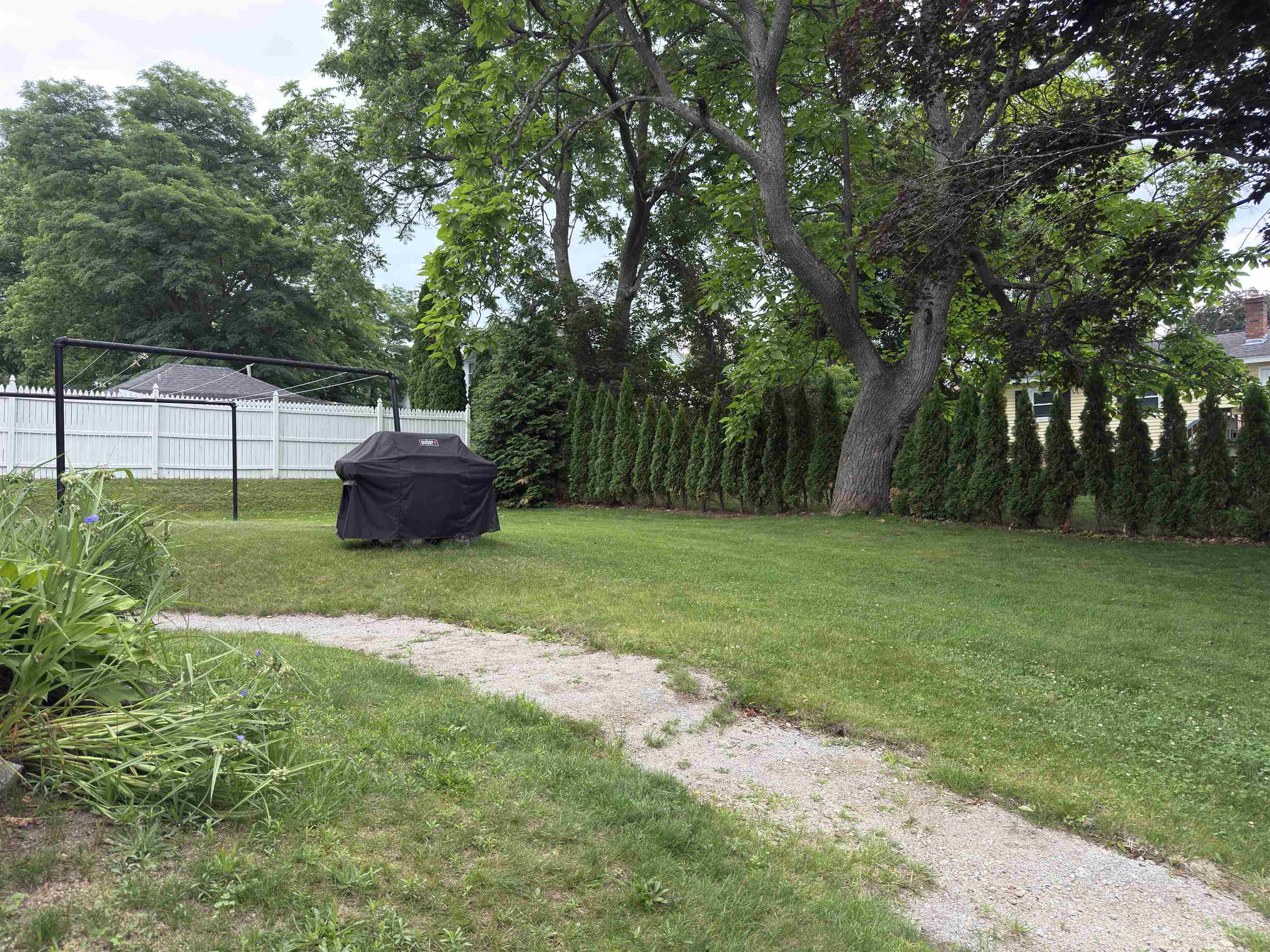 573 Spruce Street Manchester, NH 03103 - Photo 26 of 28
