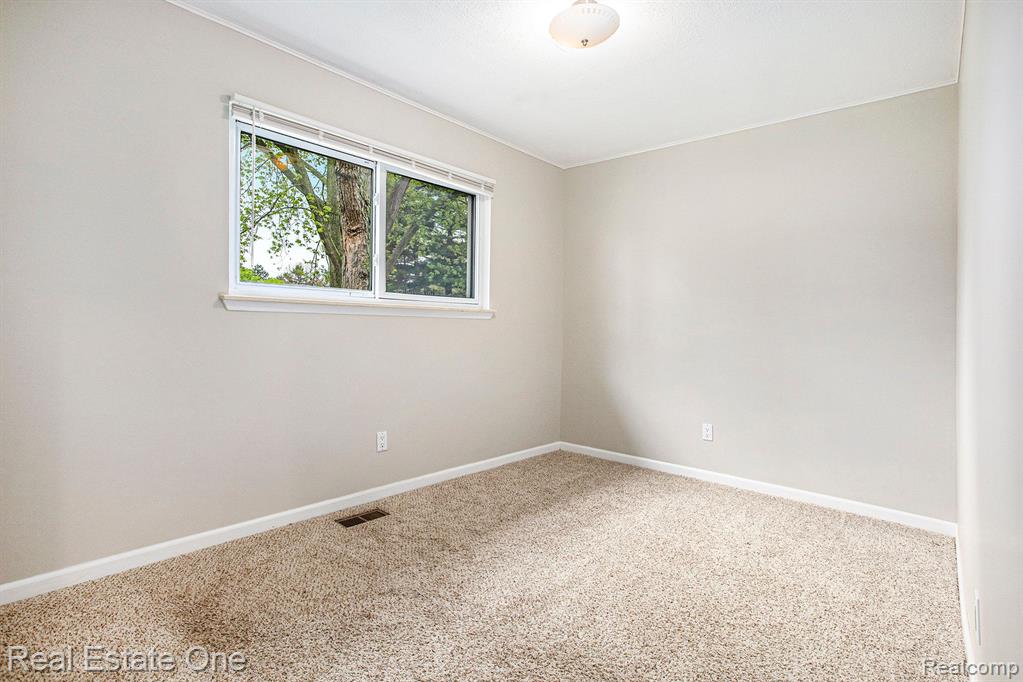 1835 Lochaven Road West Bloomfield, MI 48324 - Photo 8 of 14