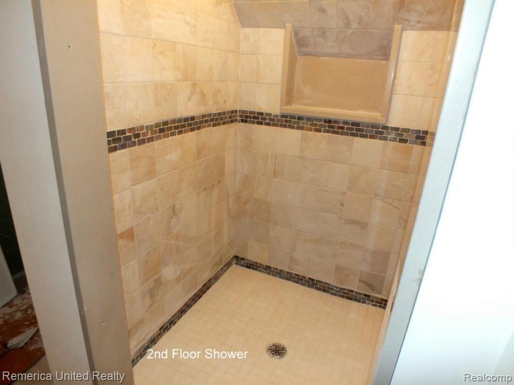 38558 Judd Road Belleville, MI 48111 - Photo 17 of 28 2nd Floor Shower.jpg