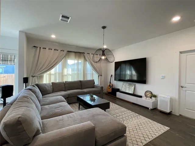 $2,195 | 15502 Pewter Luster Cove, Del Valle, TX 78617