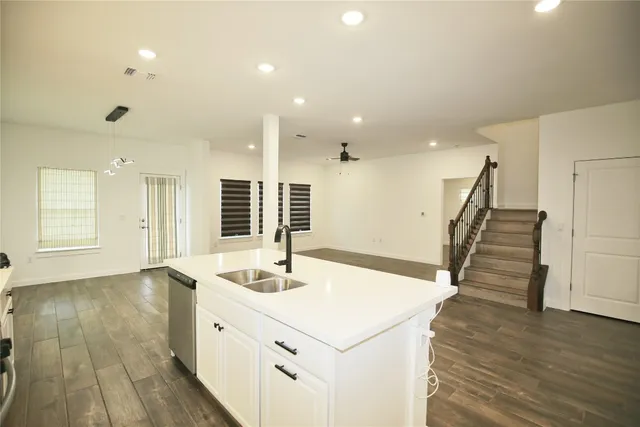 $2,195 | 15502 Pewter Luster Cove, Del Valle, TX 78617